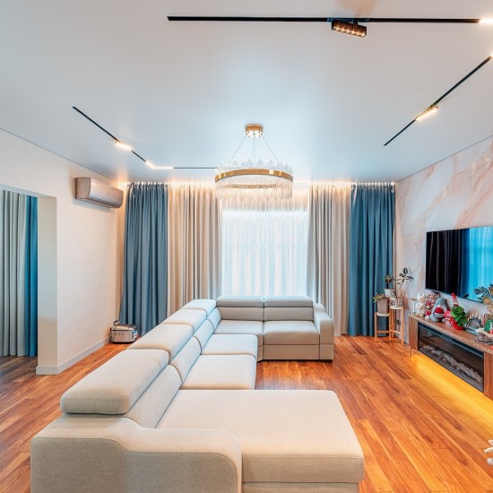 Corner SMART LINEAR track light - Lighting by Luminance