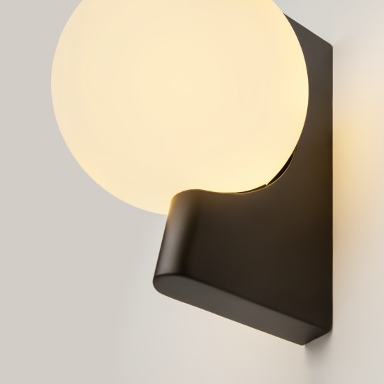 Seinavalgusti Avant-garde, must - Valgustus Luminance'ilt