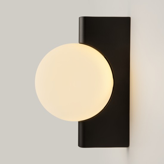 Seinavalgusti Avant-garde, must - Valgustus Luminance'ilt