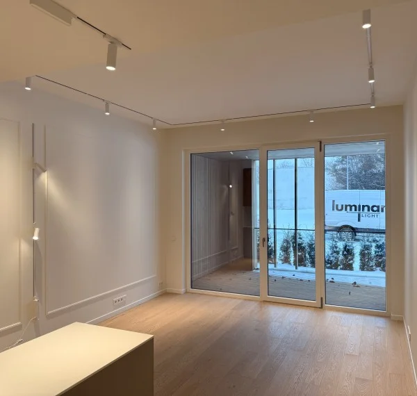 Kaasaegne AIR-siinivalgustus kahetoalises korteris Pirital, Tallinnas - Valgustus Luminance'ilt